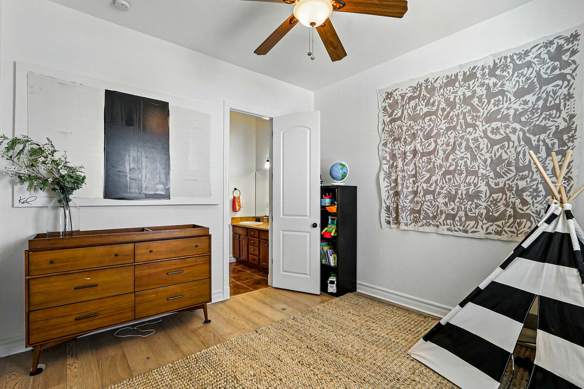 68-web-or-mls-photo_029