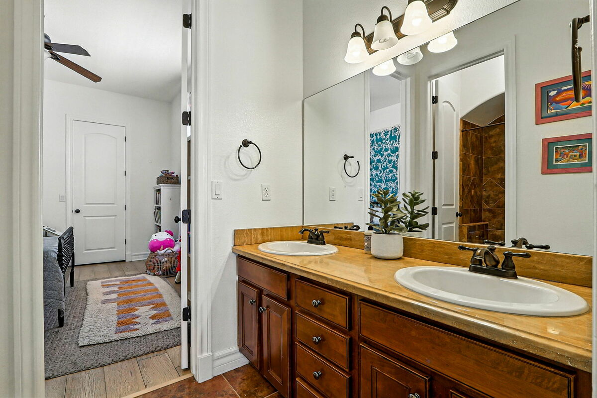 72-web-or-mls-photo_033