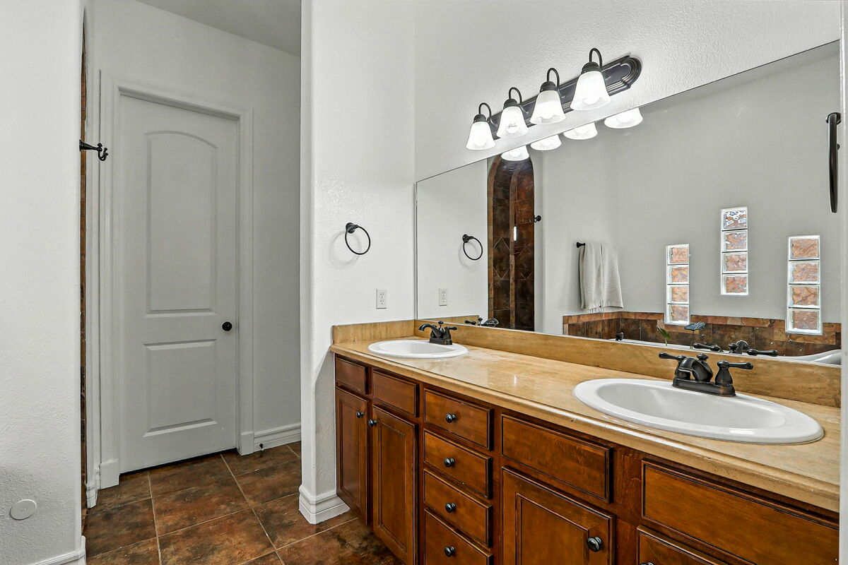 79-web-or-mls-photo_040