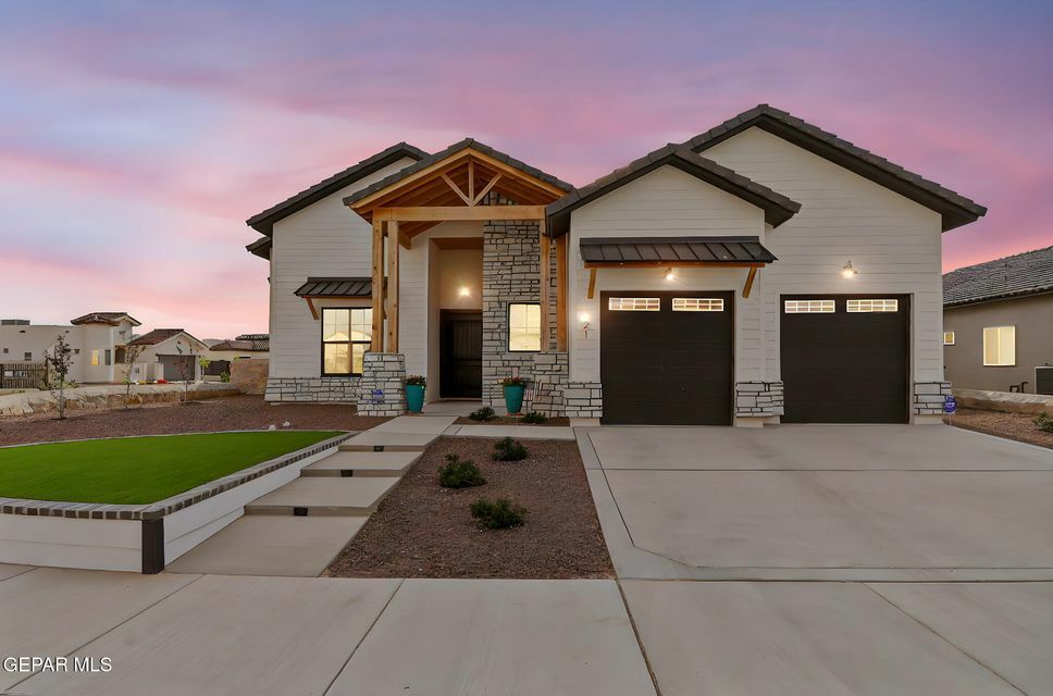 921 Nayland