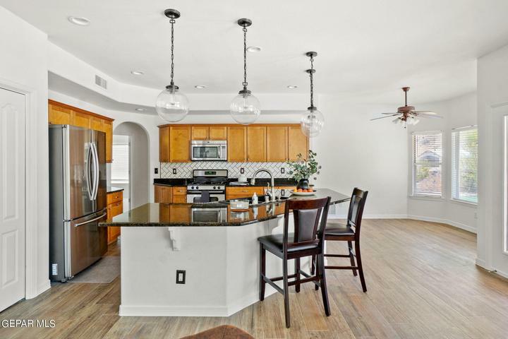 20260303222238401988000000-o